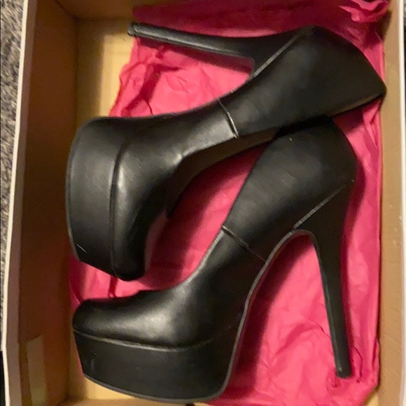 Black Faux Leather Close Toe Platform Stiletto - Picture 10 of 10